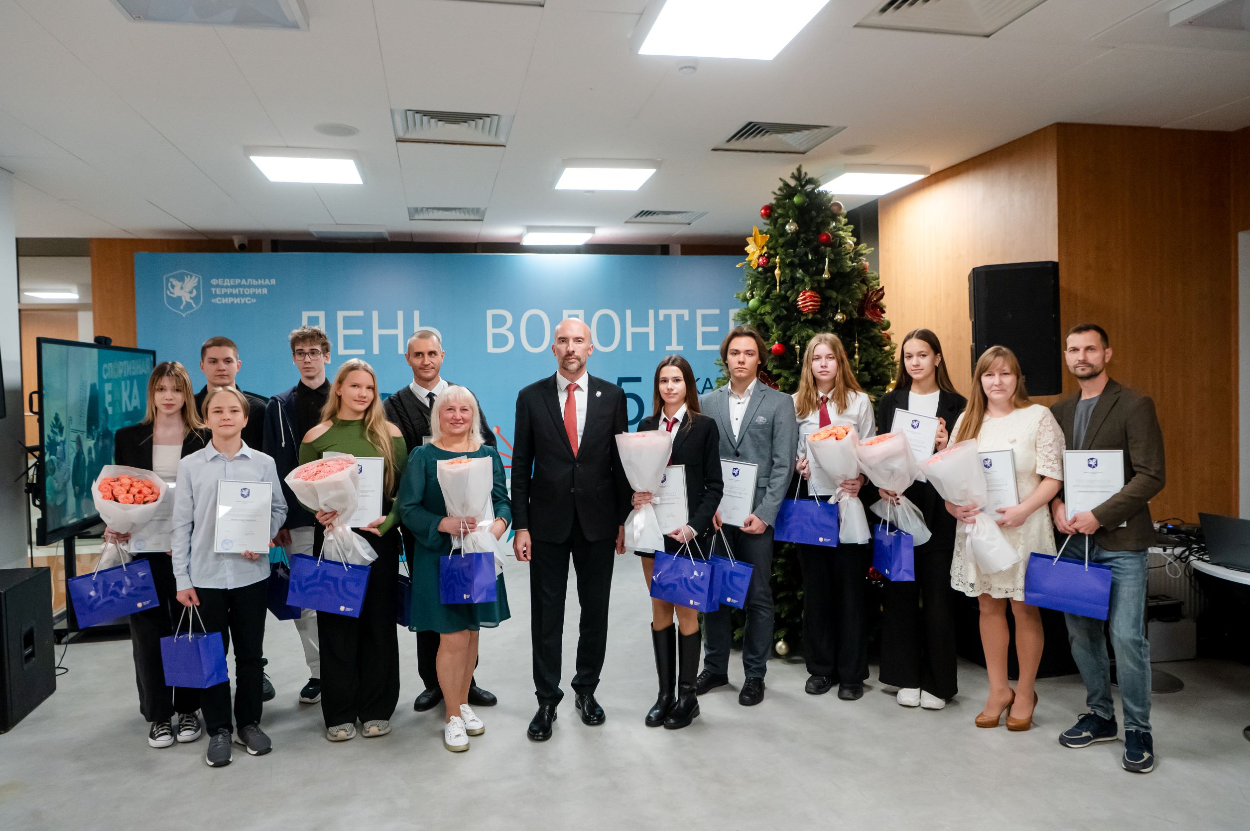 Лицеисты, активно участвующие в развитии федеральной территории,  награждены за вклад в волонтёрское движение