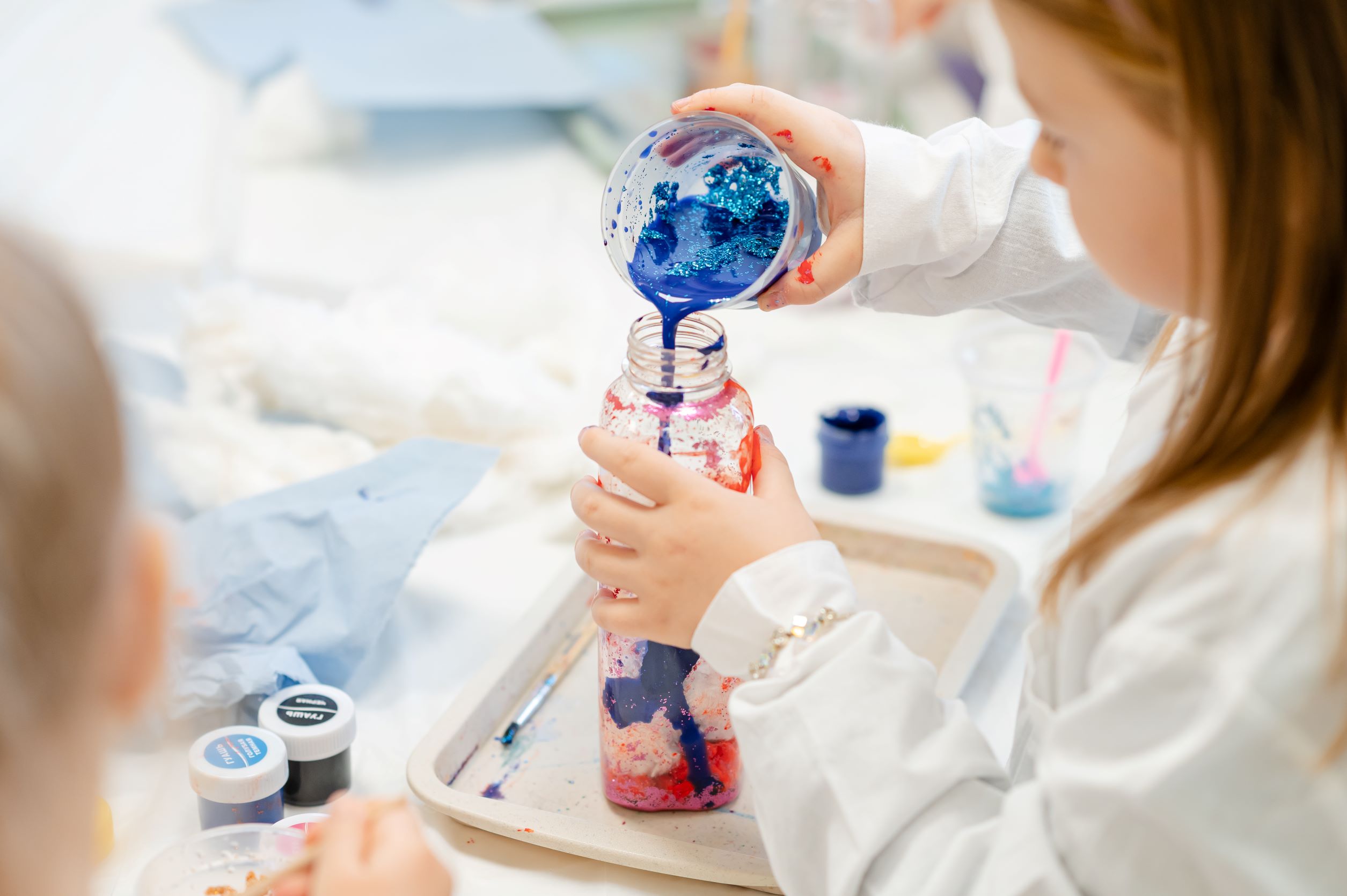 Ярмарка открытий, эксперименты с пиццей, клеточный детектив, физика в футболе, лекции по фотонным вычислениям и многое другое — рассказываем, как отметили День науки в Президентском Лицее «Сириус» 